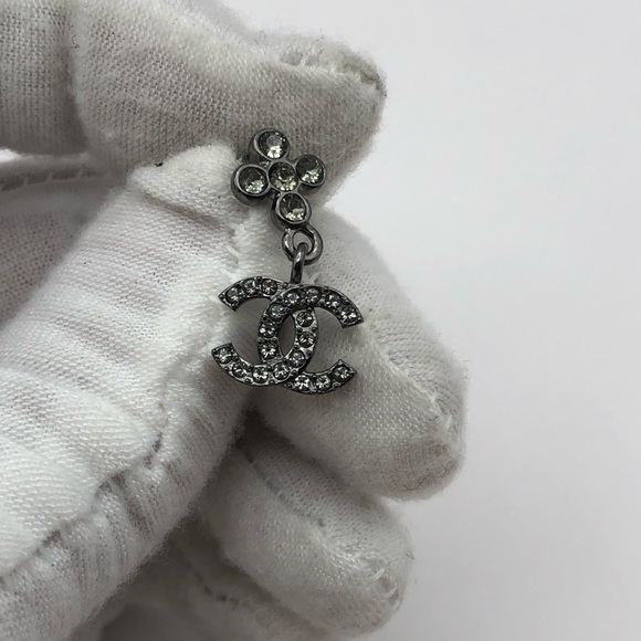 Chanel Earrings - Picture 4 of 5